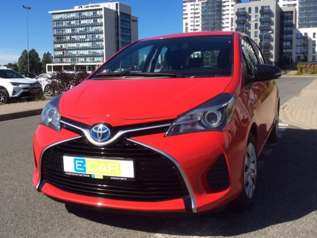 e car auto noma toyota yaris hybrid 1mr