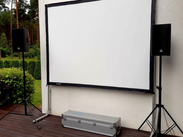 liels videoprojektora ekrans 1825 m 24z