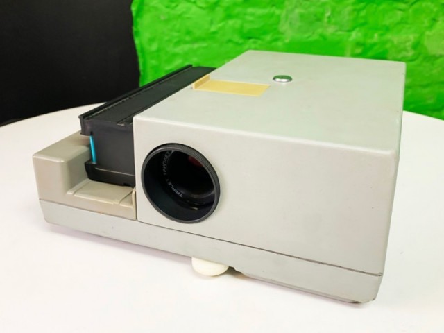 diapozitivu projektors noma 256