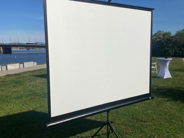 video projektora ekrans 22 m 25p