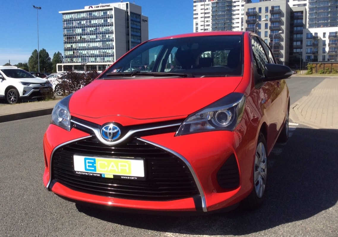 E-CAR auto noma / Toyota Yaris Hybrid