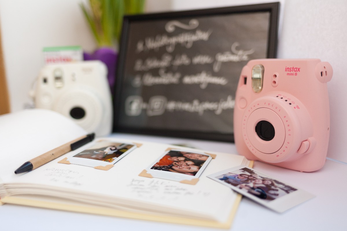 Polaroid un Instax kameru noma