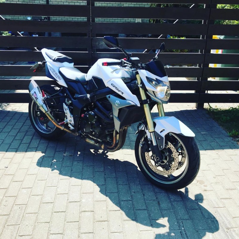 Suzuki GSR 750