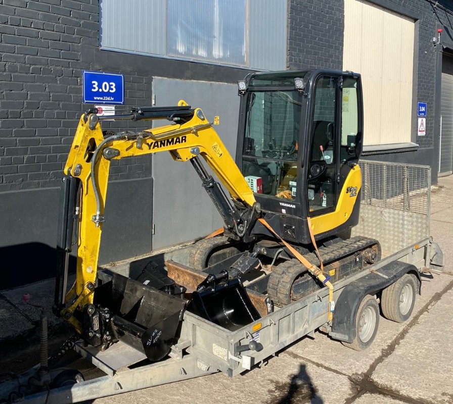 Mini ekskavators Yanmar  ar operatoru