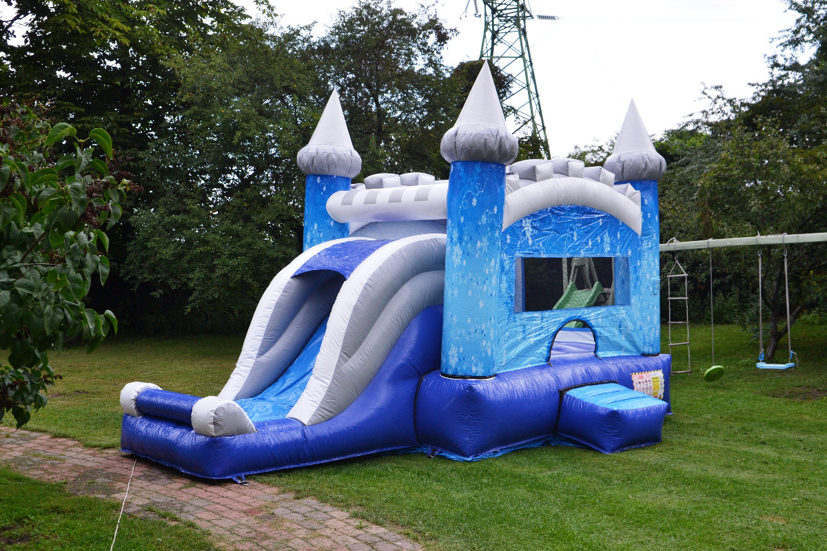 Piepūšamā atrakcija "Sapņu pils" 5x3x3m