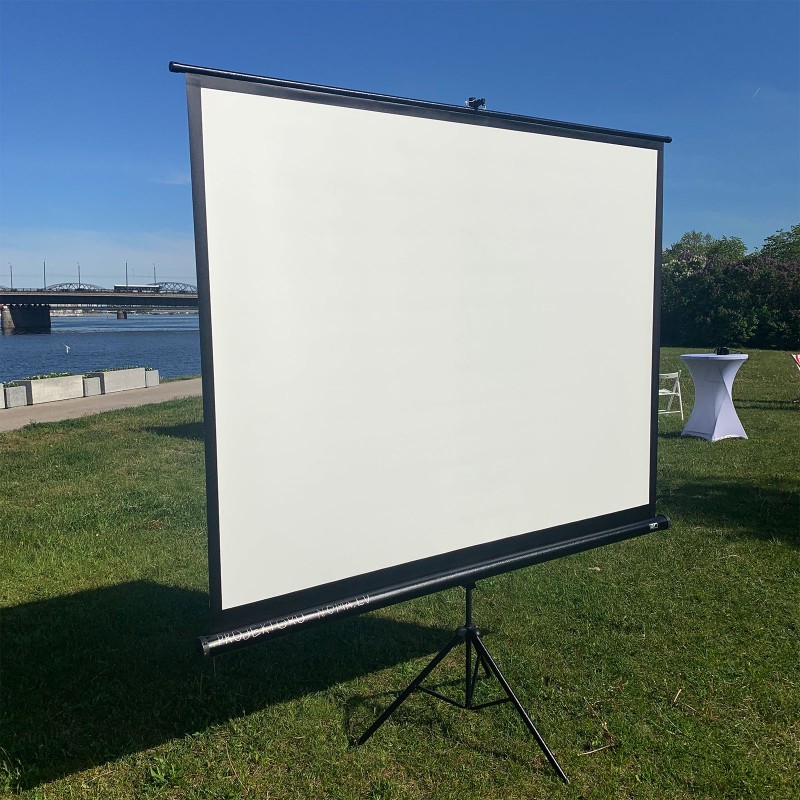 VIDEO PROJEKTORA EKRĀNS 2×2 m