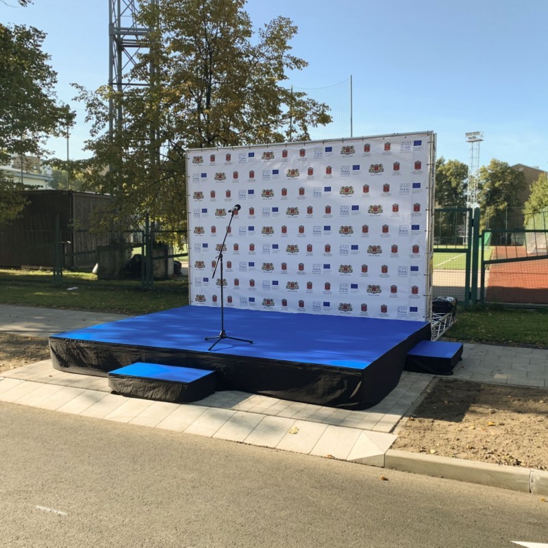 ĀRA SKATUVE BEZ JUMTA AR FONU 3X4 M