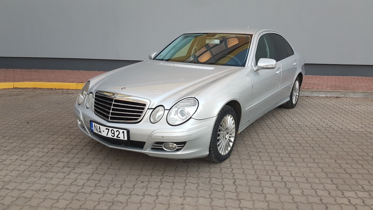 MERCEDES-BENZ E220