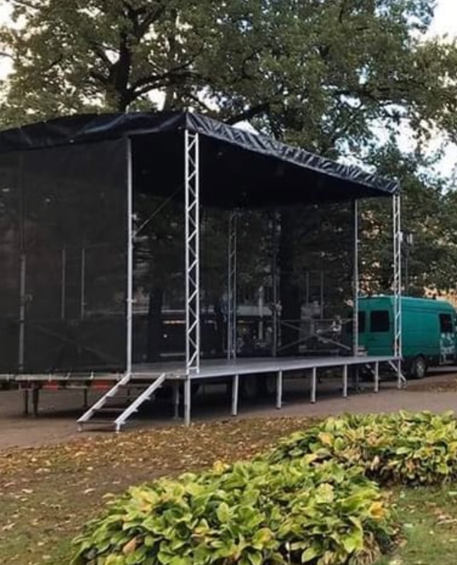 Mobilā skatuve 7x5m